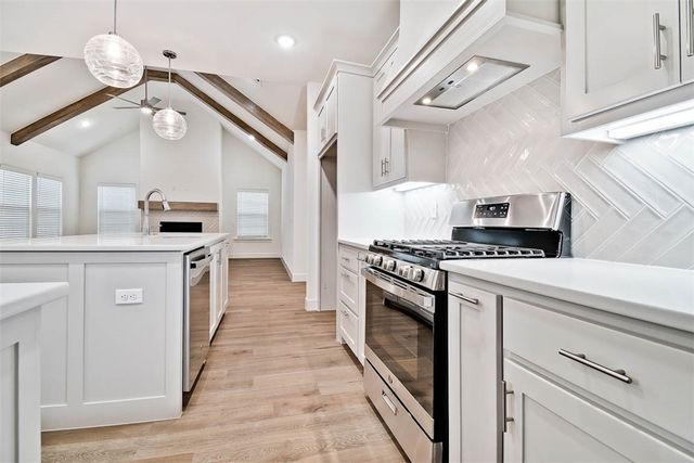 30 Clevelys Lane, Bella Vista, AR 72715