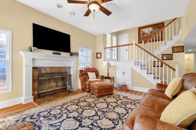 203 Kiowa Drive W, Lake Kiowa, TX 76240