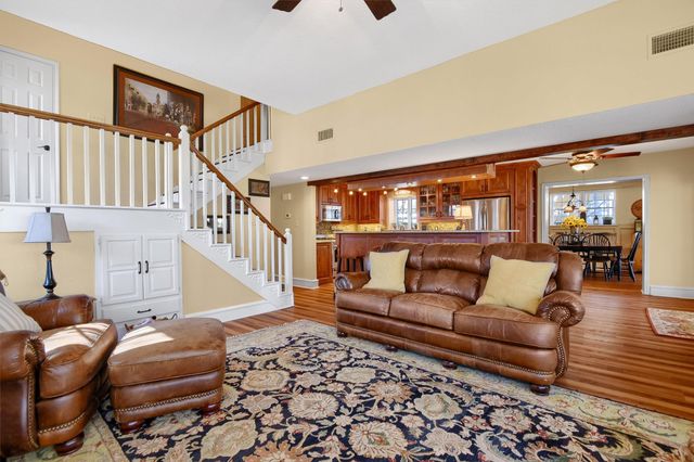 203 Kiowa Drive W, Lake Kiowa, TX 76240