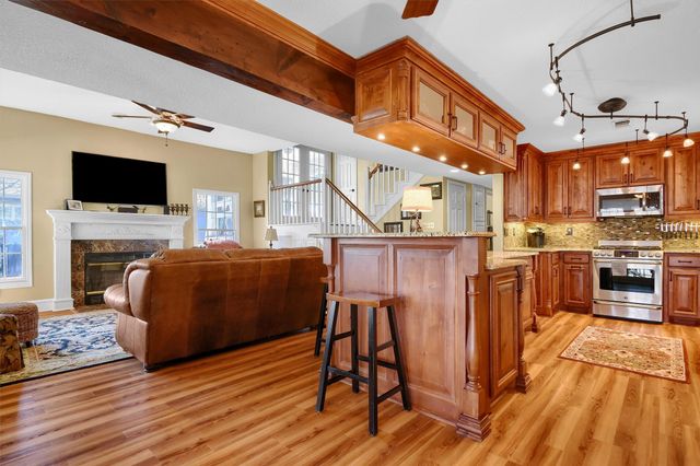 203 Kiowa Drive W, Lake Kiowa, TX 76240