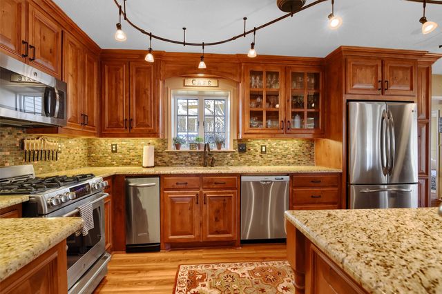 203 Kiowa Drive W, Lake Kiowa, TX 76240