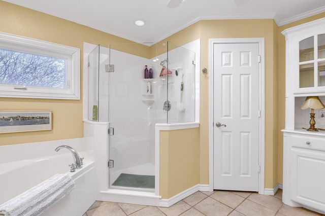 203 Kiowa Drive W, Lake Kiowa, TX 76240