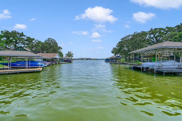 203 Kiowa Drive W, Lake Kiowa, TX 76240