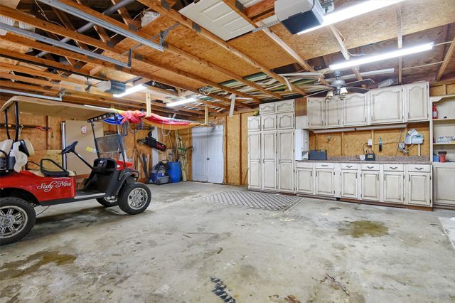 203 Kiowa Drive W, Lake Kiowa, TX 76240