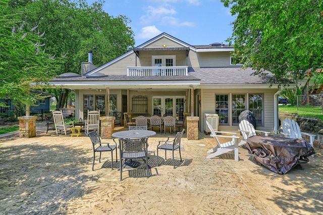 203 Kiowa Drive W, Lake Kiowa, TX 76240