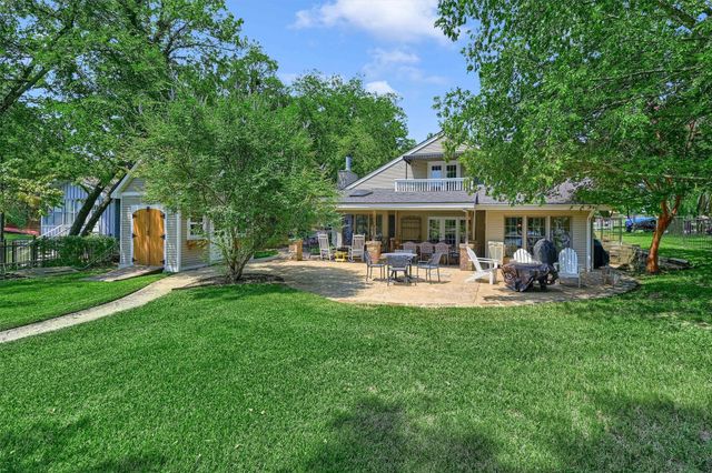 203 Kiowa Drive W, Lake Kiowa, TX 76240