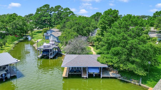 203 Kiowa Drive W, Lake Kiowa, TX 76240