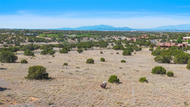 19 Calle Ventoso E, Santa Fe, NM 87506