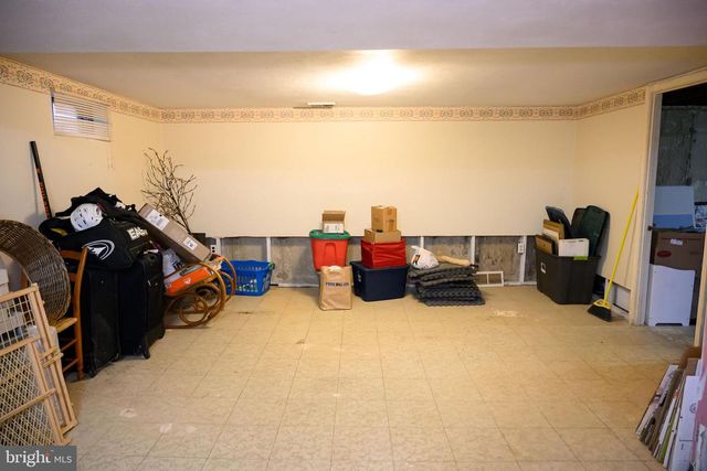 12 S NACE LN, Dover, DE 19901