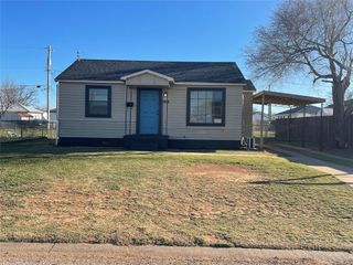 900 E Katy Drive, Altus, OK 73521