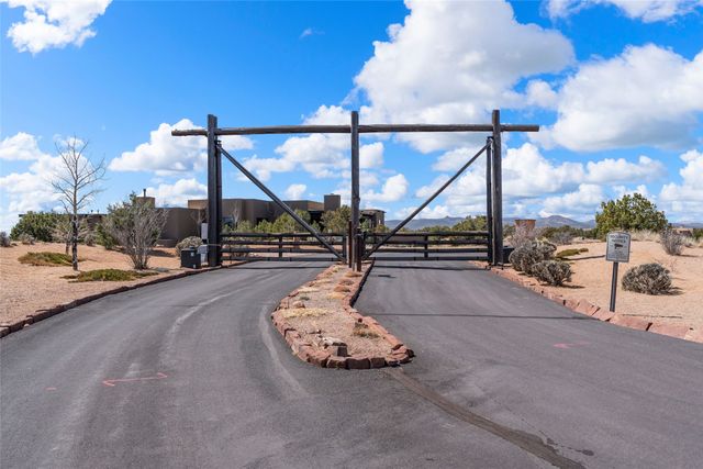 21 Via De Las Yeguas, Santa Fe, NM 87506