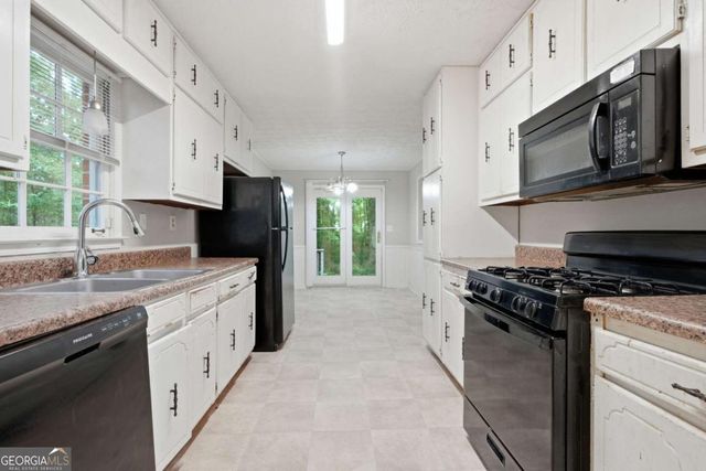 328 Fayette Villa Court, Fayetteville, GA 30214
