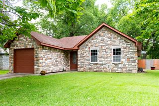 1019 Pine Street, Bonham, TX 75418