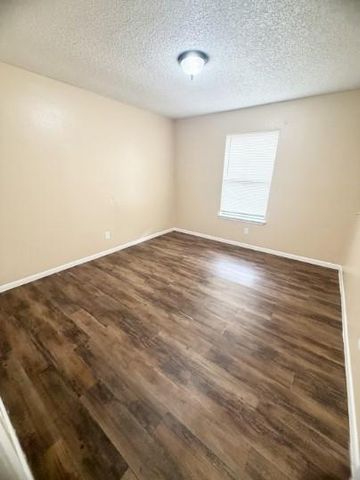 139 Elm DR 203, Lockhart, TX 78644