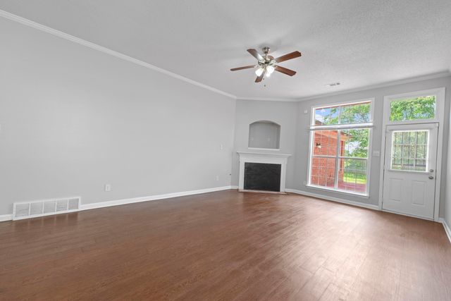 20 GARDEN SPRINGS DR, Oakland, TN 38060