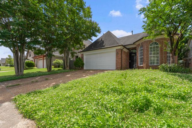 20 GARDEN SPRINGS DR, Oakland, TN 38060