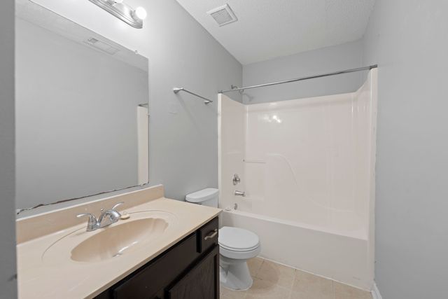 20 GARDEN SPRINGS DR, Oakland, TN 38060