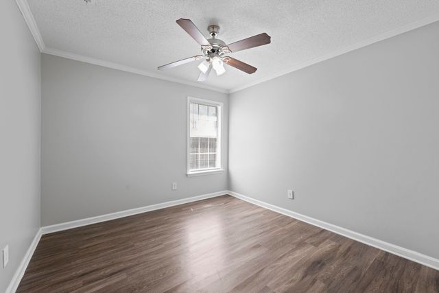 20 GARDEN SPRINGS DR, Oakland, TN 38060