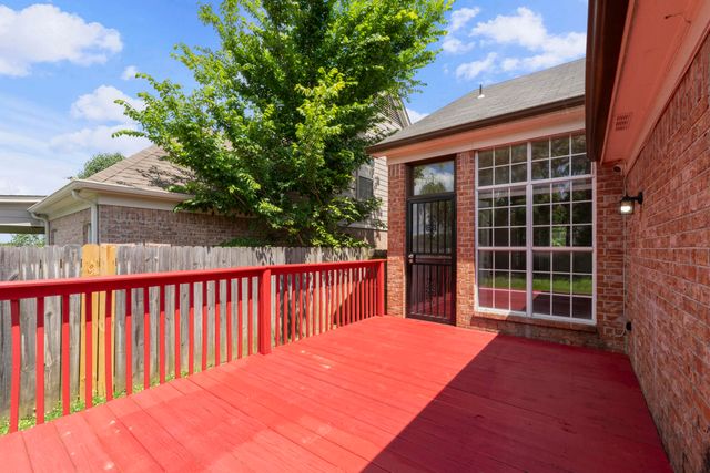 20 GARDEN SPRINGS DR, Oakland, TN 38060