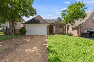 20 GARDEN SPRINGS DR, Oakland, TN 38060