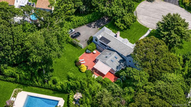 3 Oak Court, Hampton Bays, NY 11946