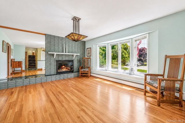 3 Oak Court, Hampton Bays, NY 11946