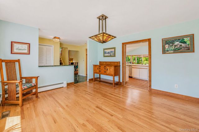 3 Oak Court, Hampton Bays, NY 11946