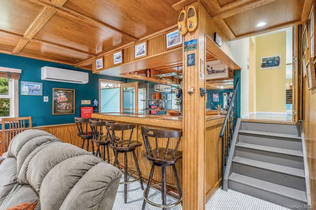 3 Oak Court, Hampton Bays, NY 11946