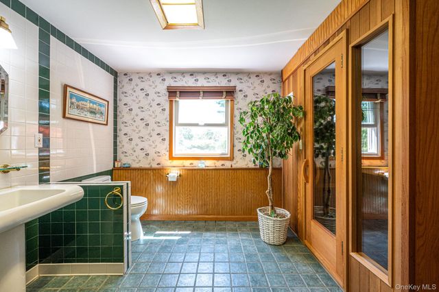 3 Oak Court, Hampton Bays, NY 11946