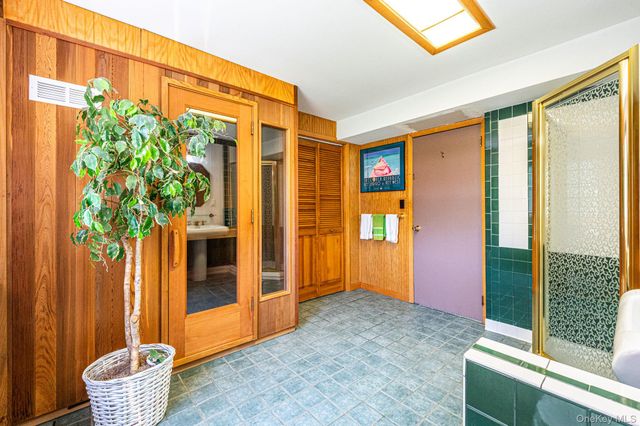 3 Oak Court, Hampton Bays, NY 11946