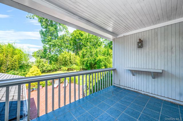 3 Oak Court, Hampton Bays, NY 11946