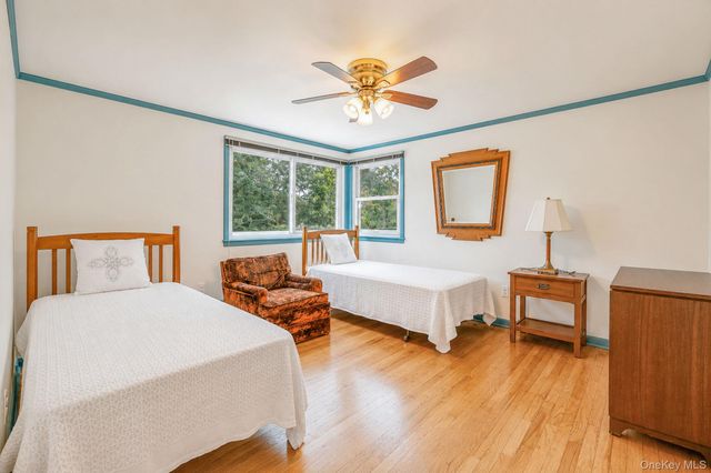 3 Oak Court, Hampton Bays, NY 11946