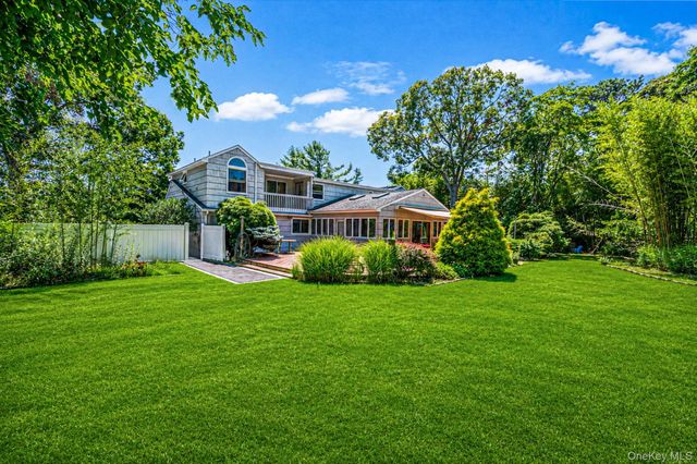 3 Oak Court, Hampton Bays, NY 11946