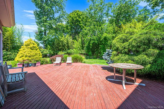 3 Oak Court, Hampton Bays, NY 11946