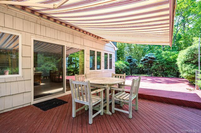 3 Oak Court, Hampton Bays, NY 11946