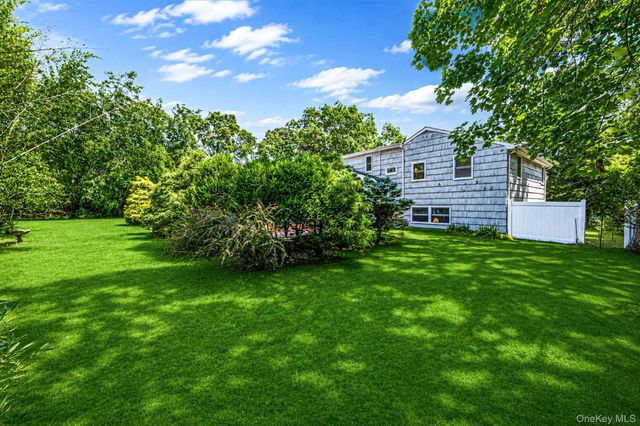 3 Oak Court, Hampton Bays, NY 11946