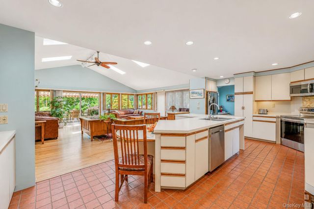 3 Oak Court, Hampton Bays, NY 11946