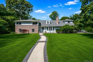 3 Oak Court, Hampton Bays, NY 11946