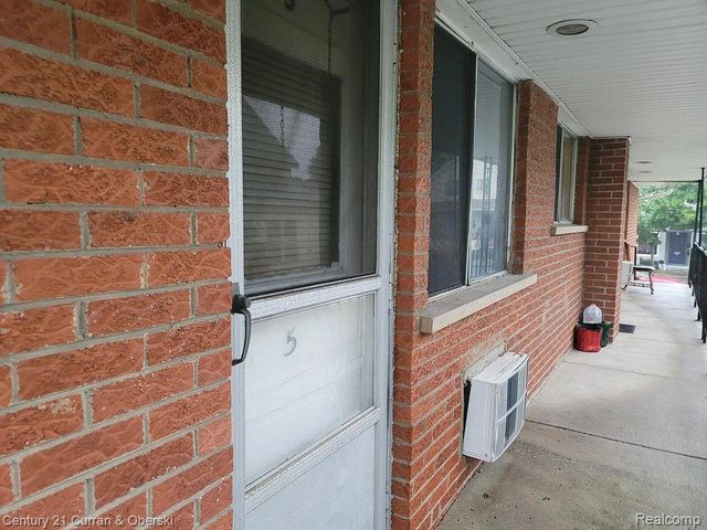 2753 10th Street 5, Wyandotte, MI 48192