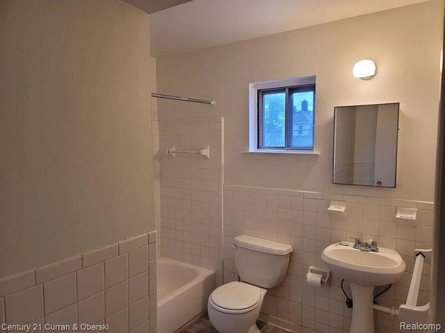 2753 10th Street 5, Wyandotte, MI 48192