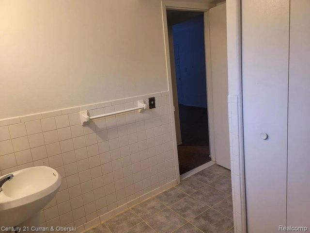 2753 10th Street 5, Wyandotte, MI 48192
