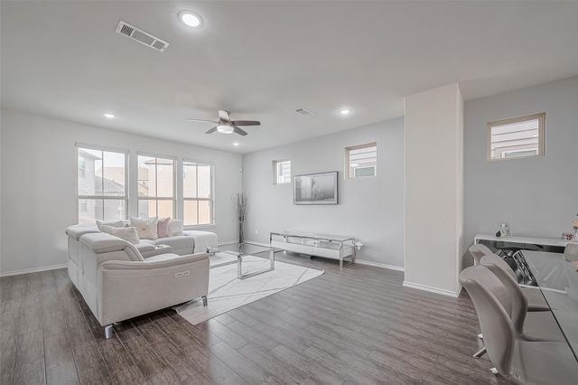 2126 Bauer Park Drive, Houston, TX 77080