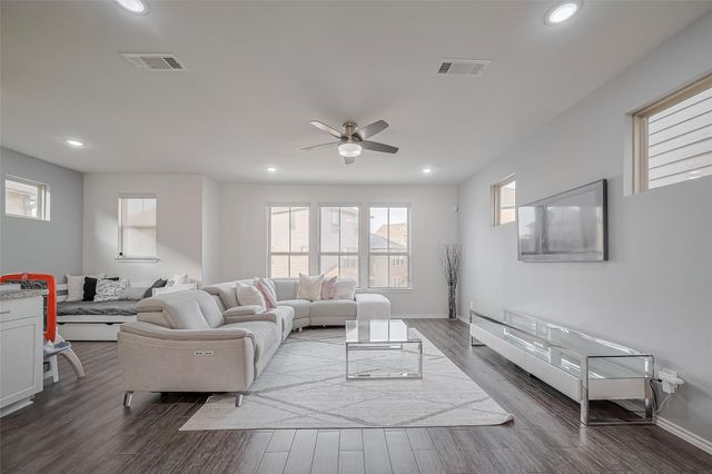 2126 Bauer Park Drive, Houston, TX 77080