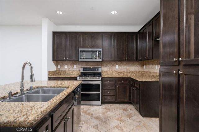 14975 S Highland Avenue 94, Fontana, CA 92336