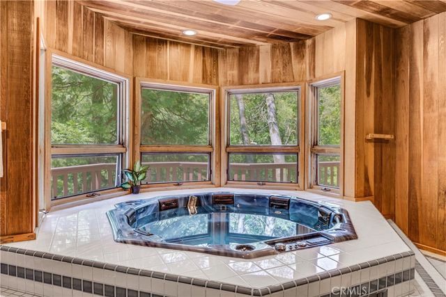 27945 Lakes Edge, Lake Arrowhead, CA 92352