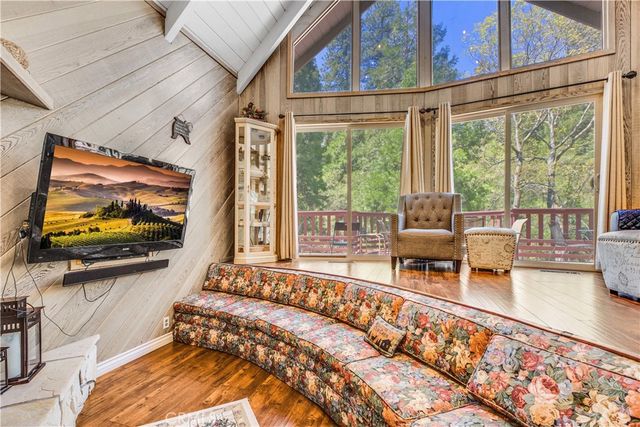 27945 Lakes Edge, Lake Arrowhead, CA 92352