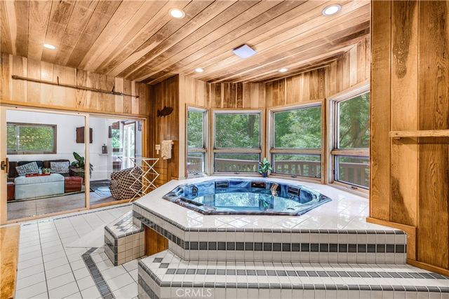 27945 Lakes Edge, Lake Arrowhead, CA 92352