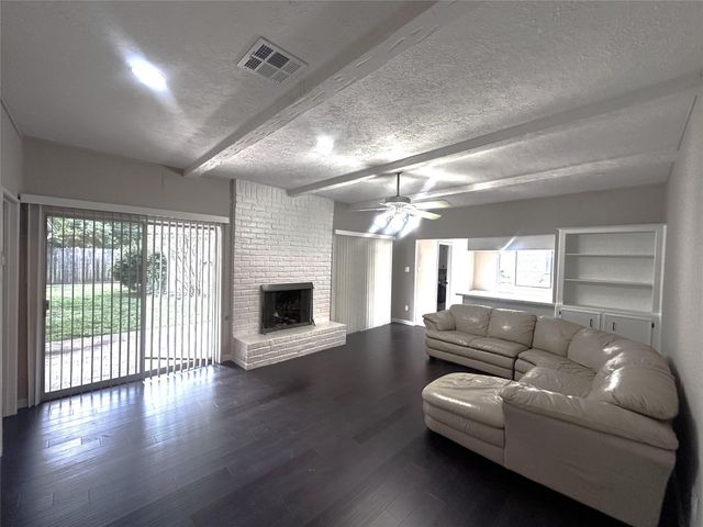 10902 Bob White Drive, Houston, TX 77096