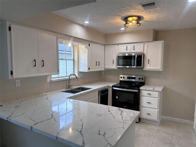 10902 Bob White Drive, Houston, TX 77096