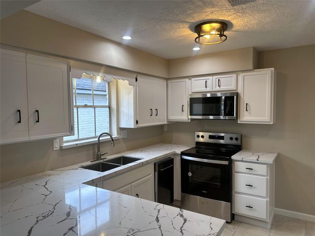 10902 Bob White Drive, Houston, TX 77096